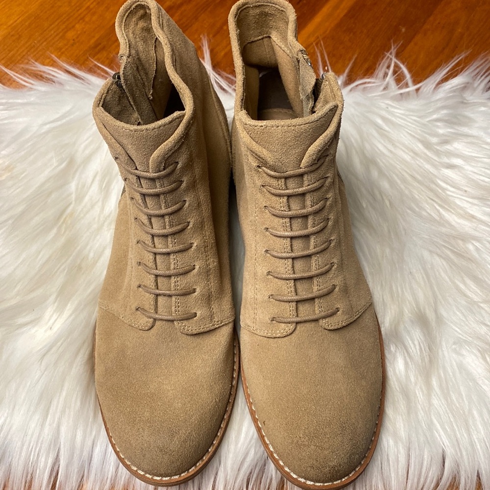 Light tan zip up suede booties by Splendid size 6.5 - Picture 1 of 6
